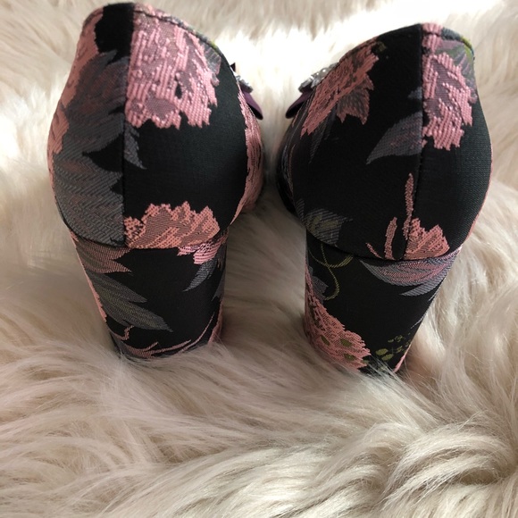 Kelly & Katie womens Sz 6 heels - Picture 6 of 7